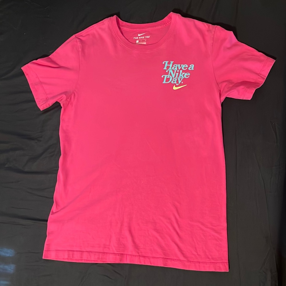 Nike tee shirt  Men’s Small  Pink